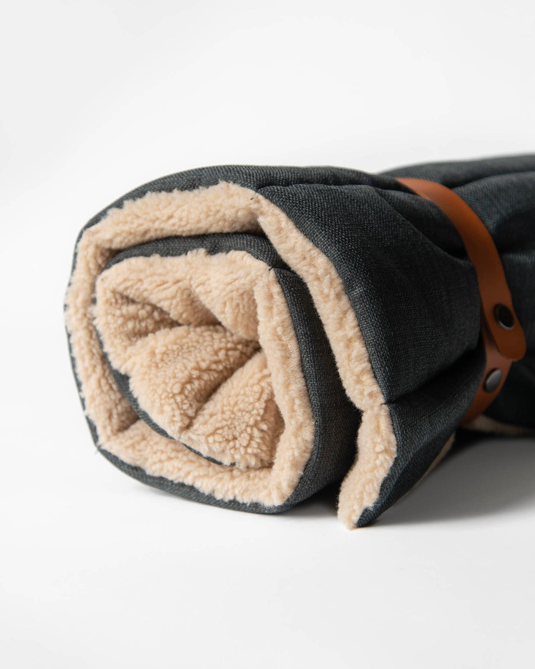 Jackson Travel Mat – Roll-Up Bed with Vegan Handle