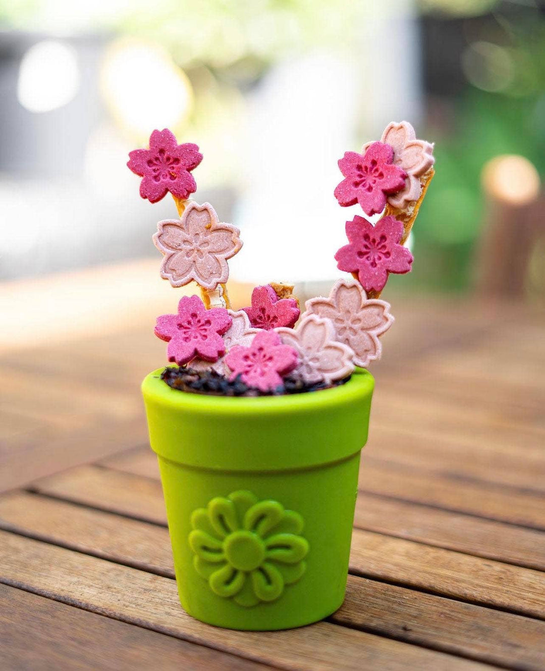 Flower Pot Durable Rubber Treat Dispenser &amp; Enrichment