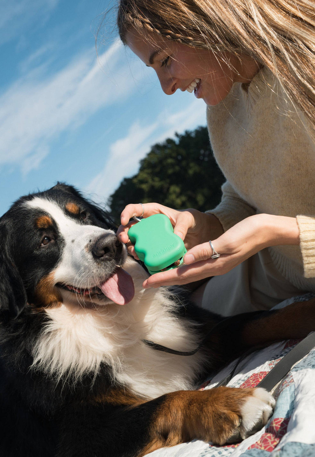 Squeeze Silicone Dog Treat Pouch Dispenser