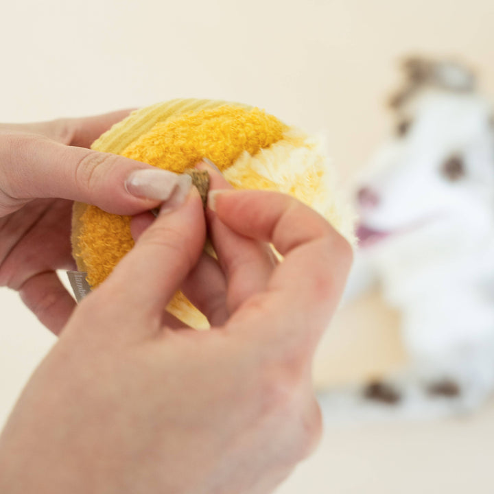 Toto Petite Silent Snuffle Ball